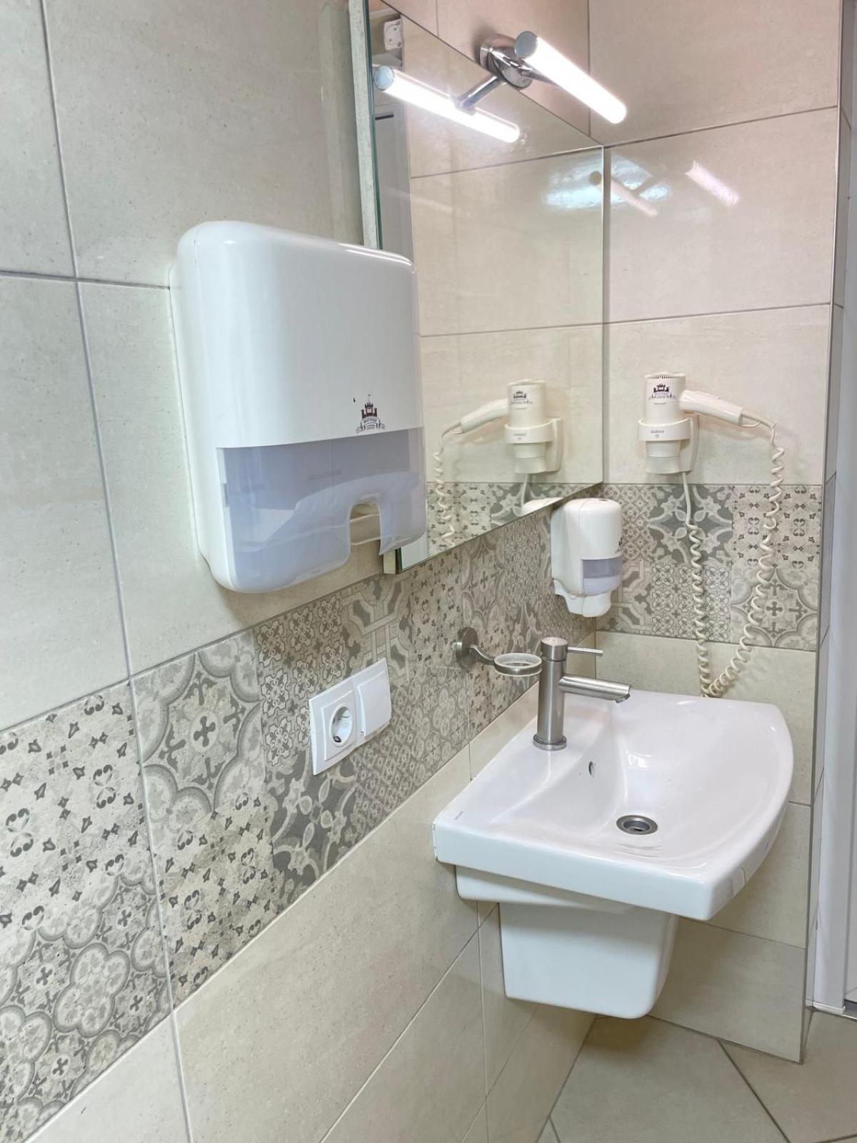 Хостел 24 Khmel'nyts'kyy Ngoại thất bức ảnh